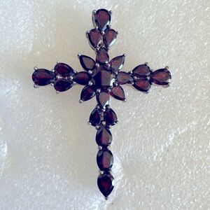7.66 carat genuine garnet 925 sterling silver pendant